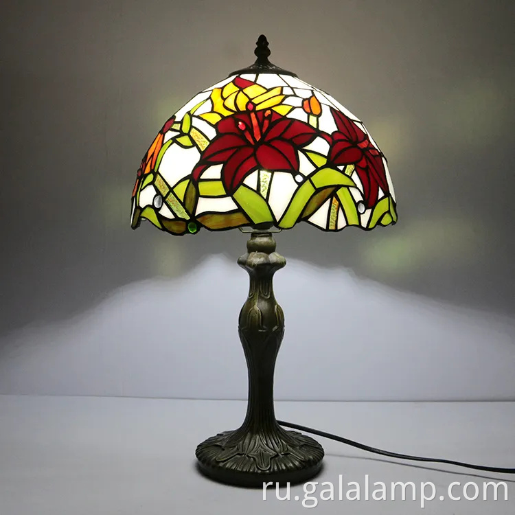 Элегантная стеклянная настольная лампа для спальни и гостиной